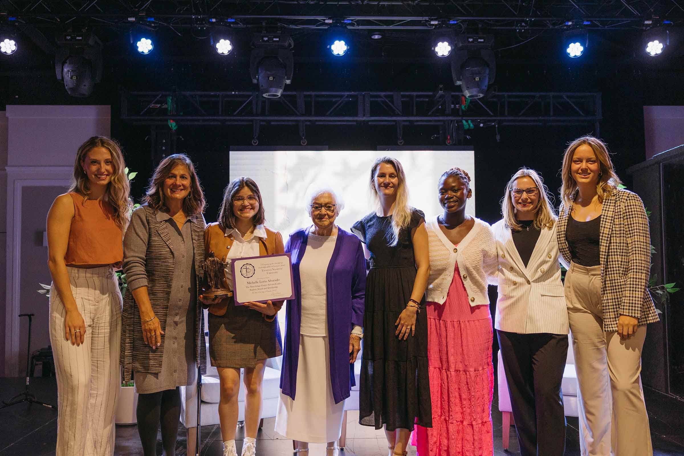 Padilla DeBorst Presented with Gunter Servant-Leader Award