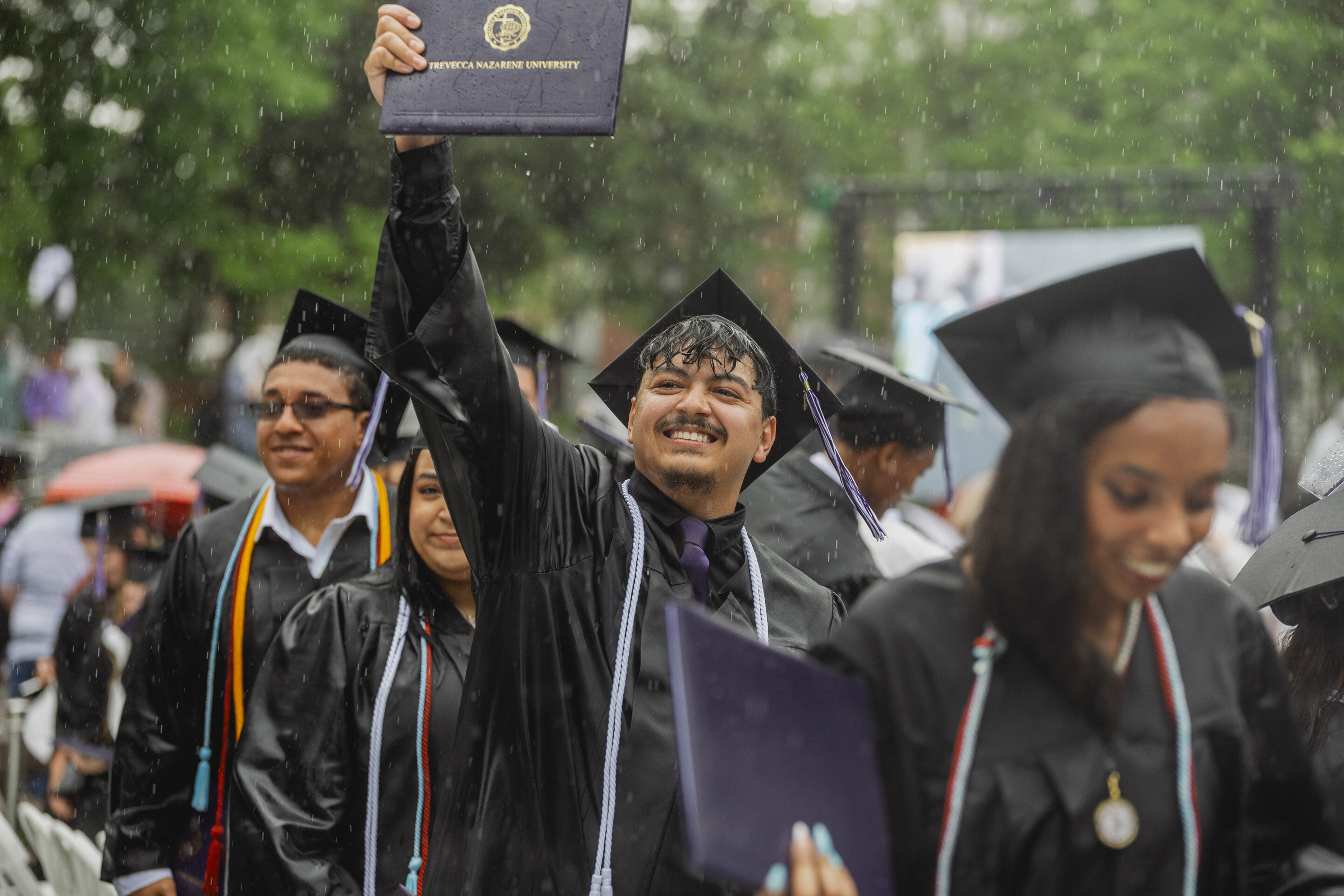 202405_MKTG_NEWS_Commencement-Thumbnail_WEB_v01