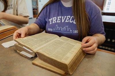 25-Blog-Photo-Posts_Hoskins-Bible-3