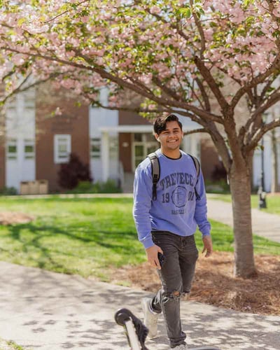 Why is it important to visit a college campus?